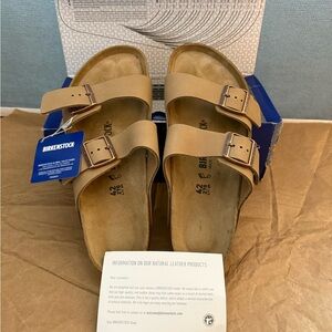 (New in box) Birkenstock Arizona SZ 42(9M/11W)